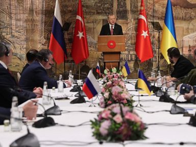 Rússia e Ucrânia aprovam em Istambul troca de todos os presos de guerra gravemente feridos