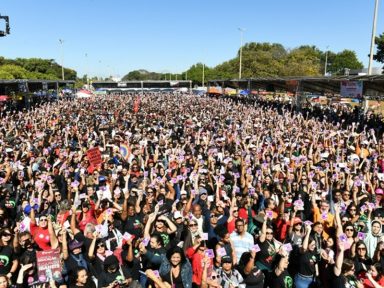 Após 24 dias de mobilização, professores do DF garantem acordo e encerram greve