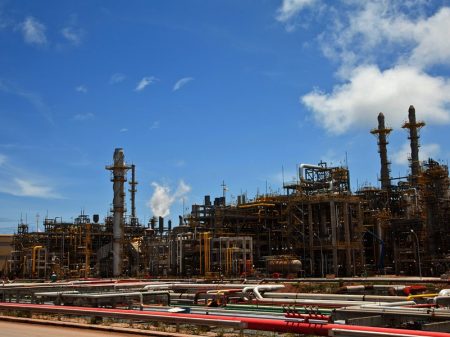 Petrobrás retoma construção do Trem 2 da RNEST
