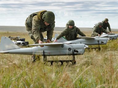O inútil desfile de drones: Ucrânia tenta reiniciar uma guerra que já perdeu