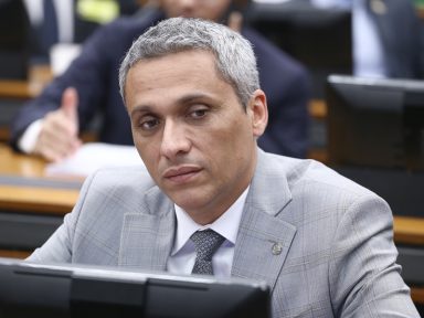 Bolsonarista quer dar status político a bandidos comuns em questionamento ao Itamaraty