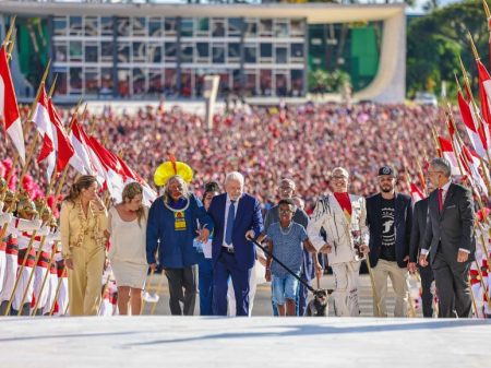 Construir uma frente ampla em defesa do Brasil
