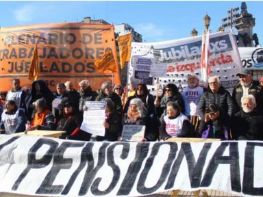 Diante do Congresso, aposentados exigem reajuste de 7,2% contra arrocho de Milei