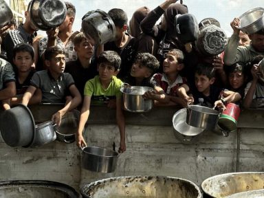 Bloqueio de Israel a alimentos em Gaza leva médicos a desmaiar de fome nos hospitais