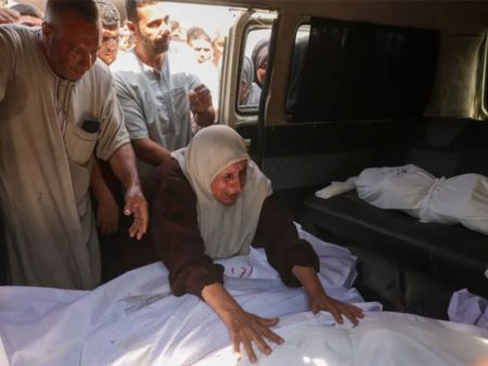 Israel bombardeia escola-abrigo em Gaza e deixa 10 mulheres e crianças mortas