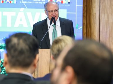 Alckmin: “clã Bolsonaro continua trabalhando contra o povo e o interesse brasileiro”