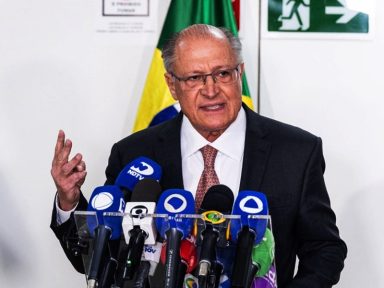 Governo busca negociação, mas Trump insiste na chantagem contra a Justiça e a soberania do Brasil