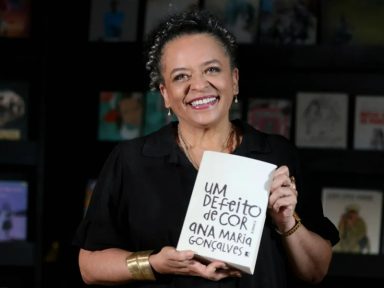 Primeira mulher negra na Academia Brasileira de Letras, Ana Maria Gonçalves é eleita imortal