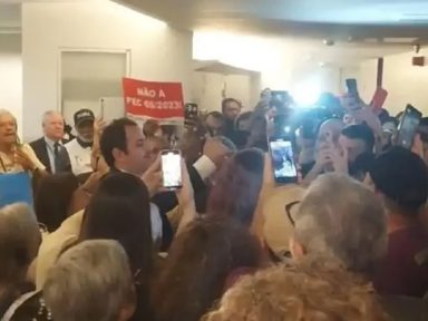“Não é reforma, é demolição”, afirmam servidores em protesto na Câmara