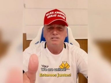 Bolsonaro bajula e aplaude agressão de Trump contra os brasileiros