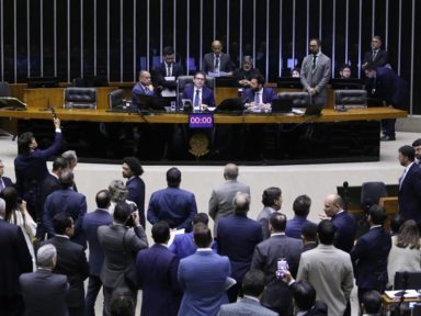 Lula veta projeto que aumenta número de deputados