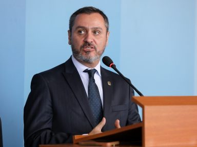 Diretor da PF defende mais controle para evitar desvio de armas de CACs para o crime
