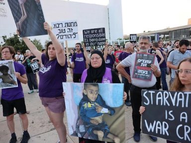 Israelenses protestam contra fome imposta aos palestinos de Gaza