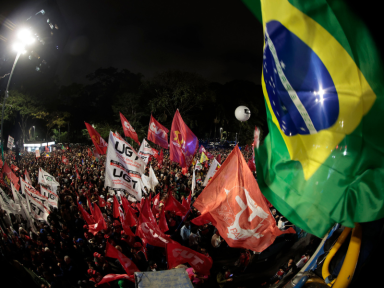 Ato na Paulista repudia ataques de Trump, defende taxação de super-ricos e fim da escala 6×1