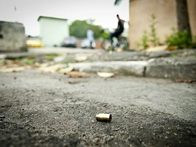 Feminicídios batem recorde e violência policial cresce no Brasil, aponta Anuário da Segurança