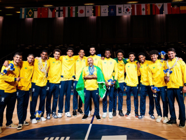 Brasil derrota EUA com virada épica e conquista ouro no basquete universitário