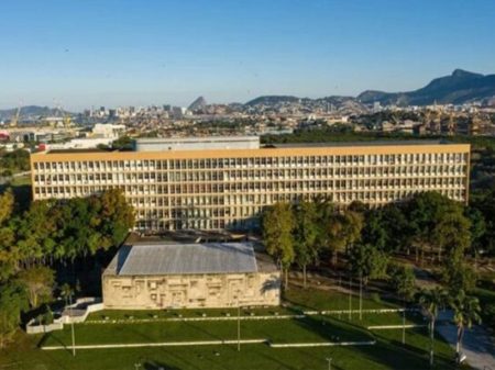 Ex-reitores de universidades federais lançam manifesto contra ataques de Trump