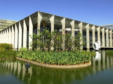 The Economist tenta interferir na política externa brasileira e é repudiada
