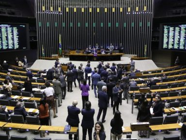Projeto bolsonarista quer tirar R$ 30 bi do Fundo Social do pré-sal para engordar o agro