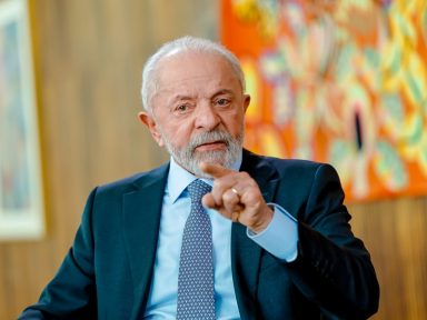 Lula cria comitê com empresários para enfrentar a agressão estrangeira ao país