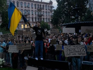 Mudanças na lei anticorrupção visam abafar falcatruas  dos “amigos de Zelensky”