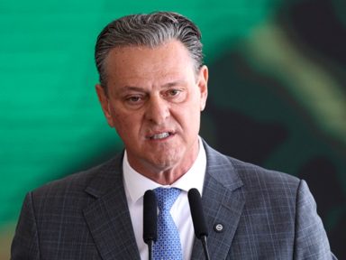 Fávaro critica juros altos do BC e diz que Selic a 15% é inexplicável