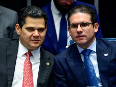 Bolsonaristas achacam e ameaçam presidentes da Câmara e do Senado