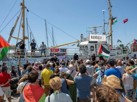 Novo barco da Flotilha da Liberdade parte da Itália para levar comida e remédios a Gaza