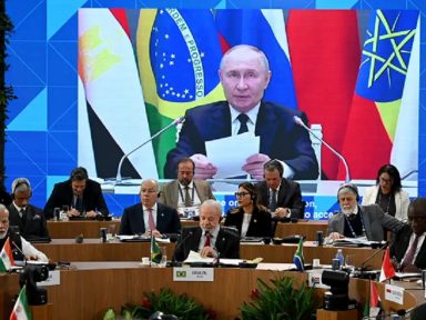“Modelo de globalização liberal está se tornando obsoleto,” diz Putin em discurso ao BRICS