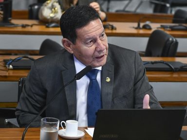 General e senador Mourão: “Não aceito que Trump venha meter o bedelho” no Brasil
