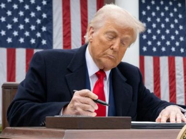 Jornal francês chama Trump de “mafioso global” por sua agressão ao Brasil com tarifaço