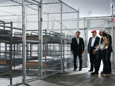 Trump inaugura sua “Alcatraz dos Crocodilos” para insuflar caçada fascista aos imigrantes