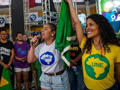 UNE elege Bianca presidente e aprova luta contra ataques de Trump e fim do arcabouço na Educação