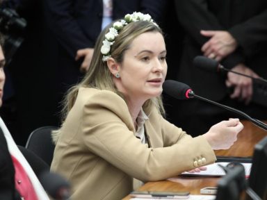 Deputada bolsonarista expõe seu ranço fascista contra imigrantes