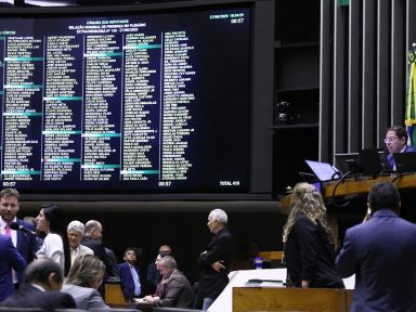 Sem acordo, PEC da Impunidade tem votação adiada na Câmara