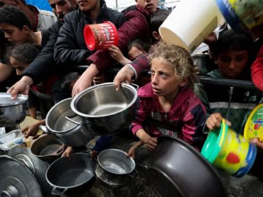 Carta assinada por 10 Prêmios Nobel de Economia exige fim da fome e do morticínio em Gaza