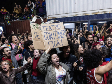 GCM usa força desproporcional para despejar Teatro de Contêiner Mungunzá no centro de SP