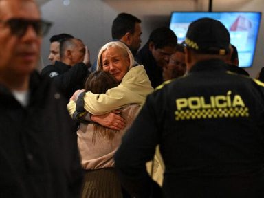 Presidenciável da Colômbia morre após ser baleado em campanha