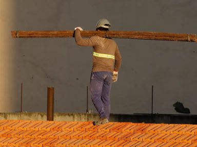 Juro alto “há muito tempo” desacelera indústria da construção, alerta Sinduscon-SP