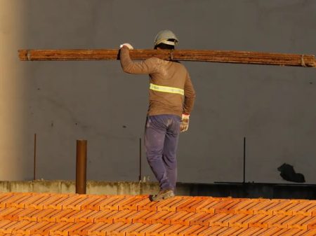 Juro alto “há muito tempo” desacelera indústria da construção, alerta Sinduscon-SP