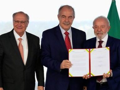Lula anuncia mais R$ 12 bi para indústria