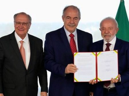 Lula anuncia mais R$ 12 bilhões para renovação do parque industrial