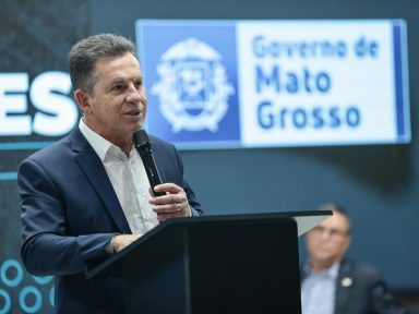 Governador diz que Carlos Bolsonaro “falou pela boca o que deveria sair por outro lugar”
