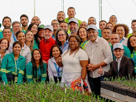 “O Brasil precisa caminhar com suas próprias pernas”, defende Lula