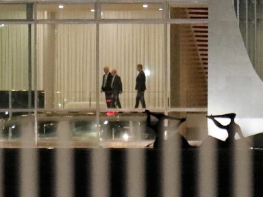 Lula recebe ministros do STF e condena agressão de Trump à Justiça brasileira