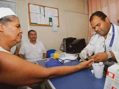 Esperneio de Trump ataca programa ‘Mais Médicos’ e funcionários do governo brasileiro