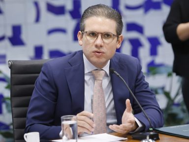 Motta pede suspensão de 14 deputados do PL e do Novo pela baderna na Câmara