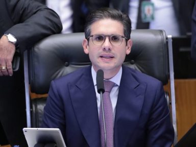 Motta pede suspensão de 5 deputados do PL e do Novo pelo sequestro da Mesa