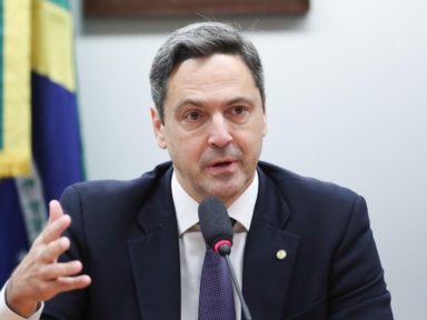 Bolsonarista monarquista quer intervenção dos EUA contra as urnas eletrônicas