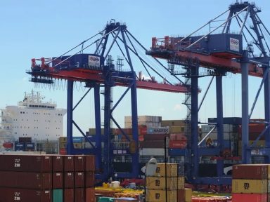 Tarifaço contra o Brasil é ilegal e deve cair, diz jurista dos EUA que suspendeu sobretaxas